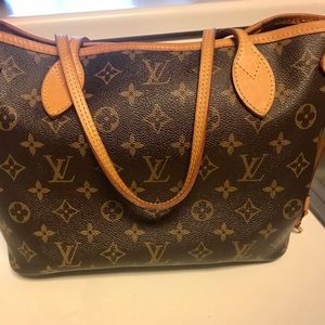 Authentic Louis Vuitton Bag only had for 4 months!